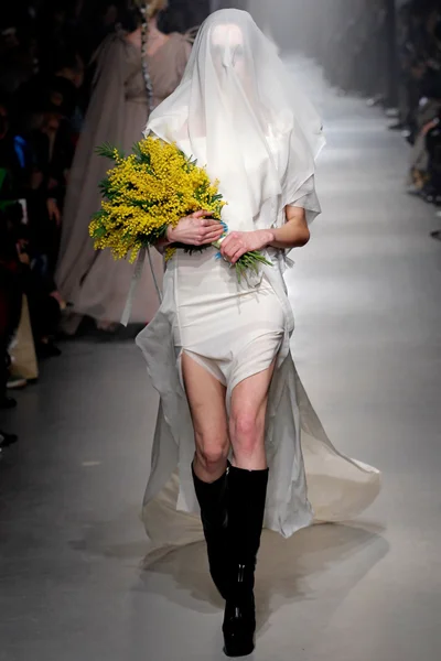 Look 49